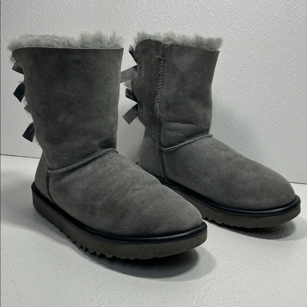 UGG Women’s Bailey Bow Warm Stylish Winter Boot Size 7 1019034